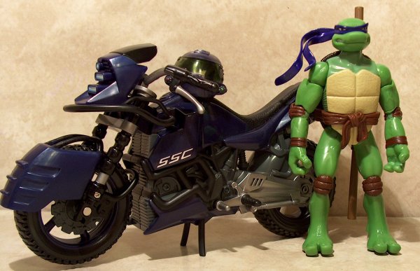Donatello Stunt Rider vehicle and figure