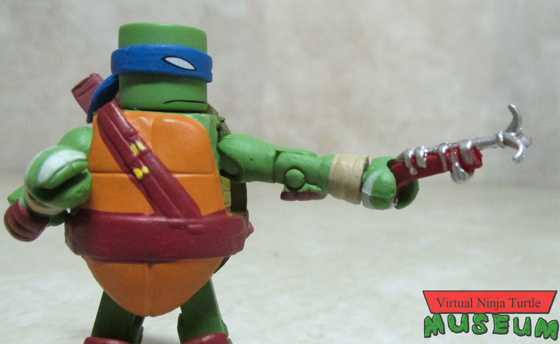 Leonardo with grappling gun