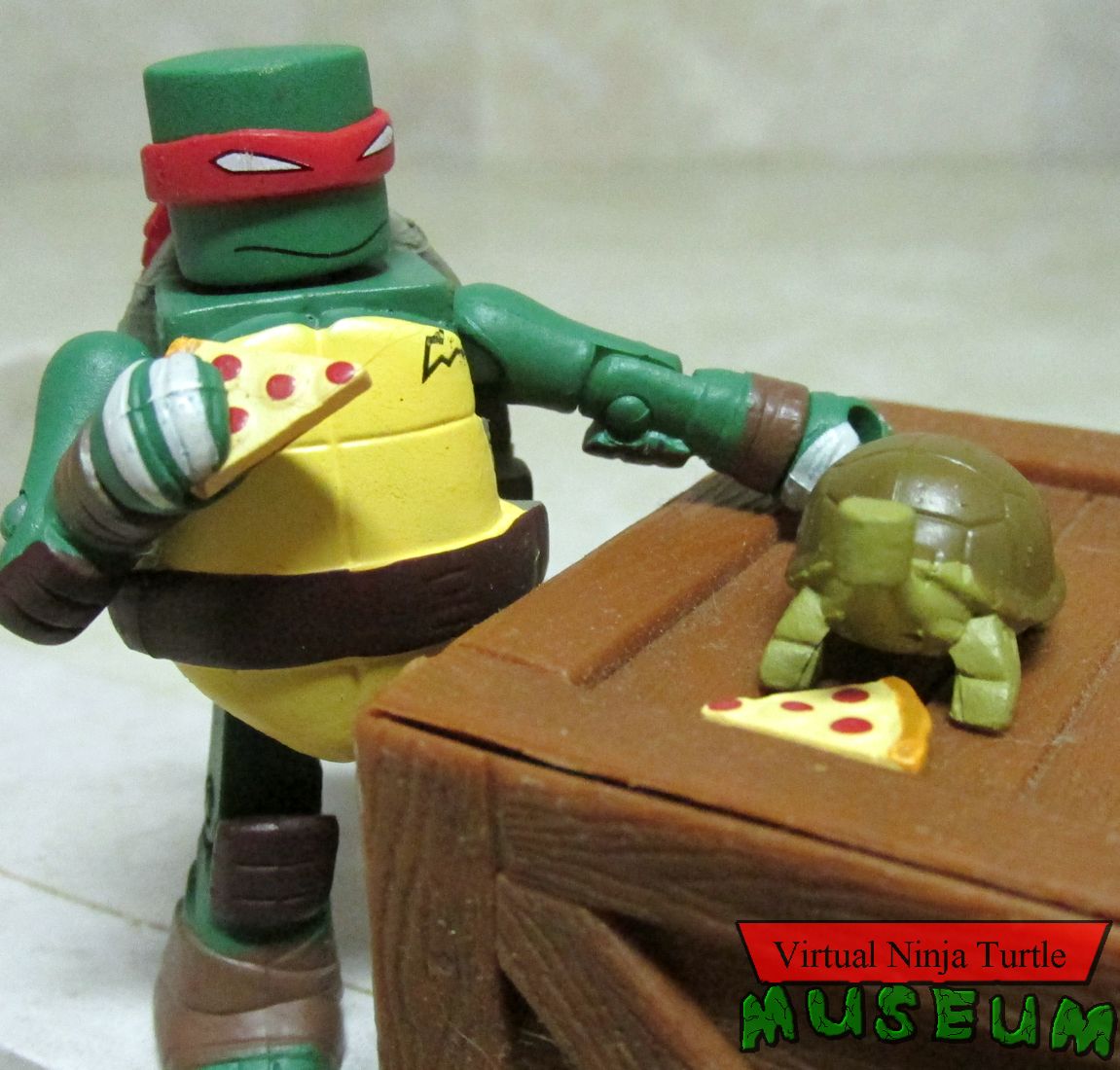 Raphael eating with Spike