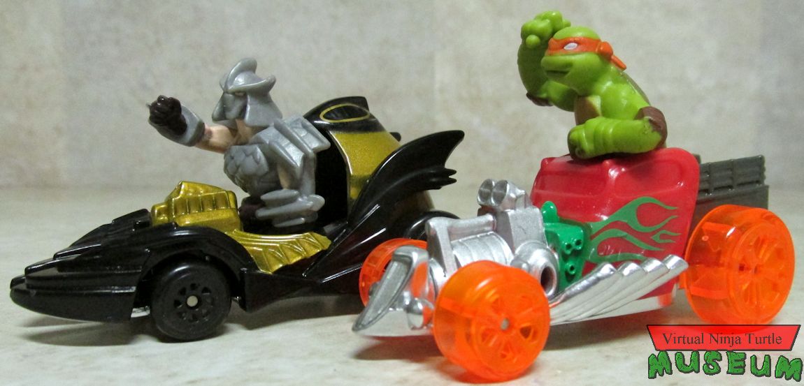 Mikey in Hot Rod & Shredder in Shreddermobile 2 Pack