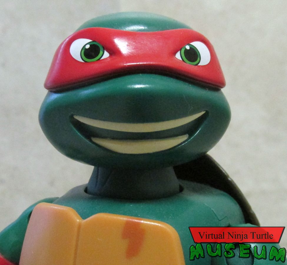 Sai-Swinging Raph close up