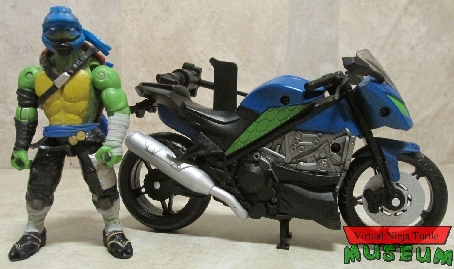 Street Speeder with Exclusive Leonardo