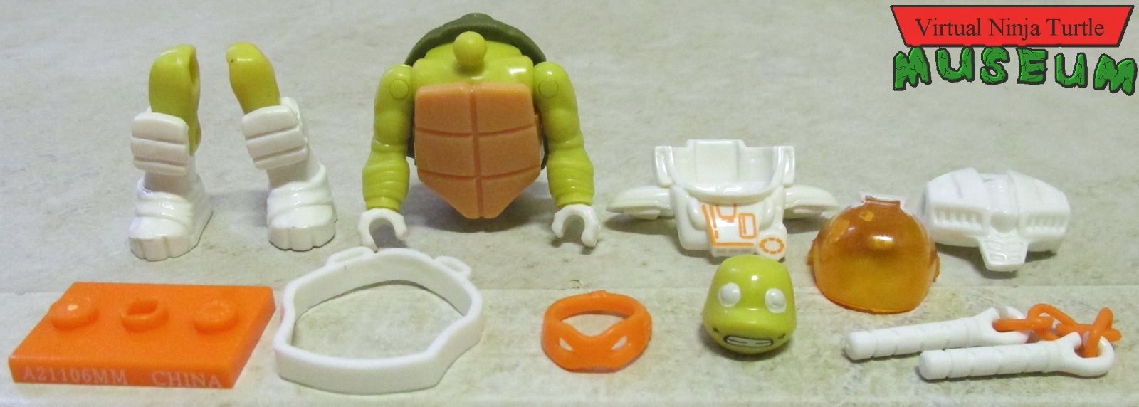 Spacesuit Mikey blind bag parts