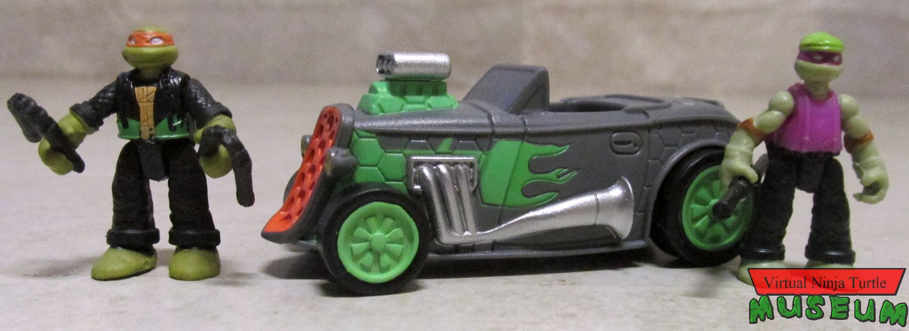 Micro Mutants Hot Rod with Hot Rod Mikey & Hot Rod Donnie