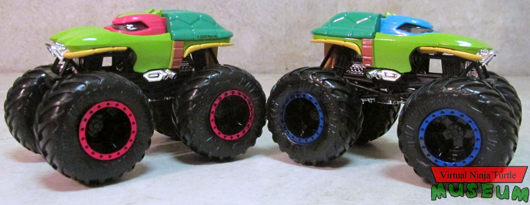 Hot Wheels Monster Trucks: Demolition Doubles Raphael & Leonardo