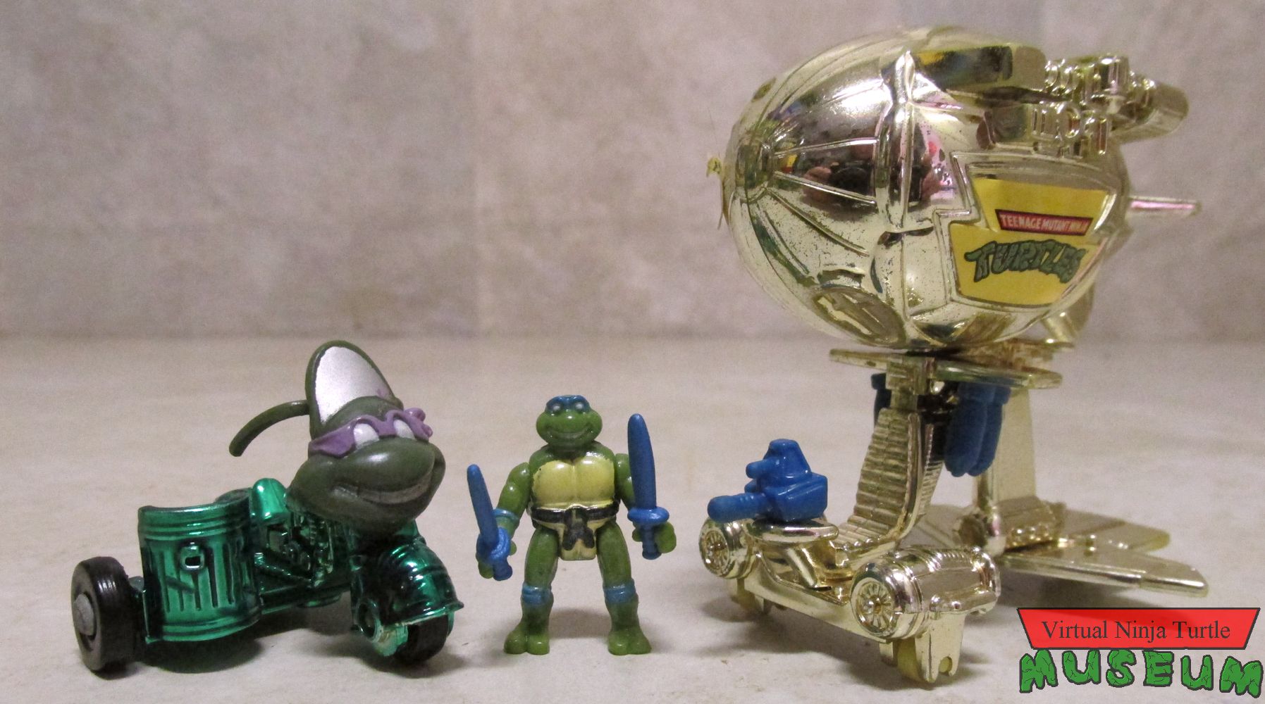 Metallized blimp, Turtlecycle and Toon Leonardo