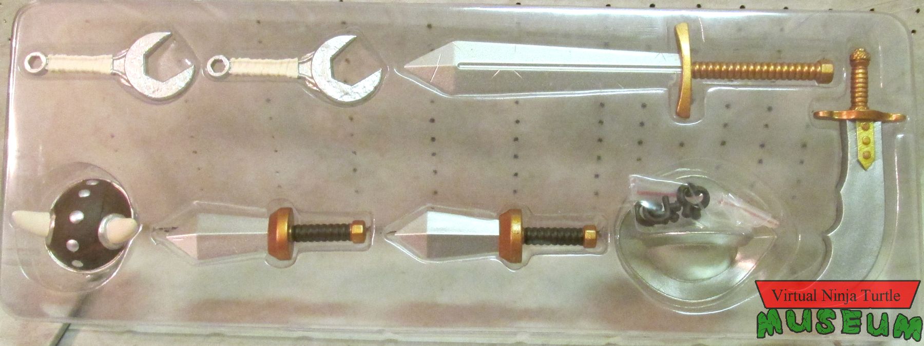 metal accessory set