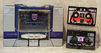 Soundwave in alt mode with cassettes