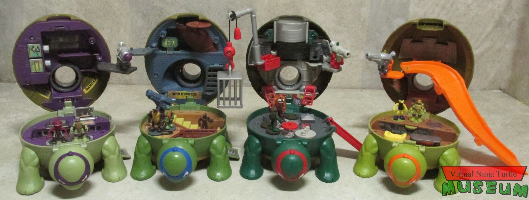 Micro Mutants Playsets open