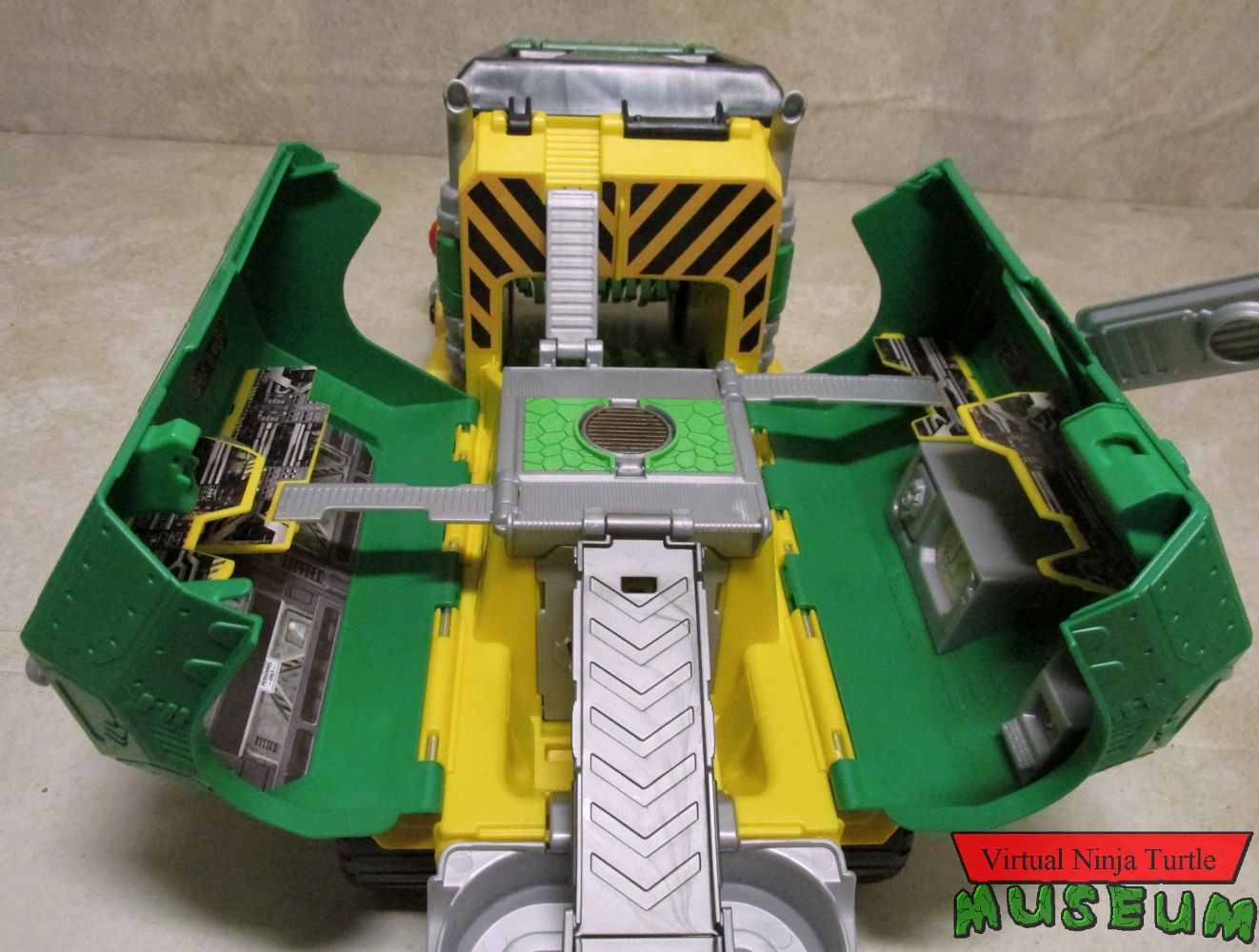 Teenage mutant ninja turtles micro mutant discount sweeper ops deluxe vehicle to playset